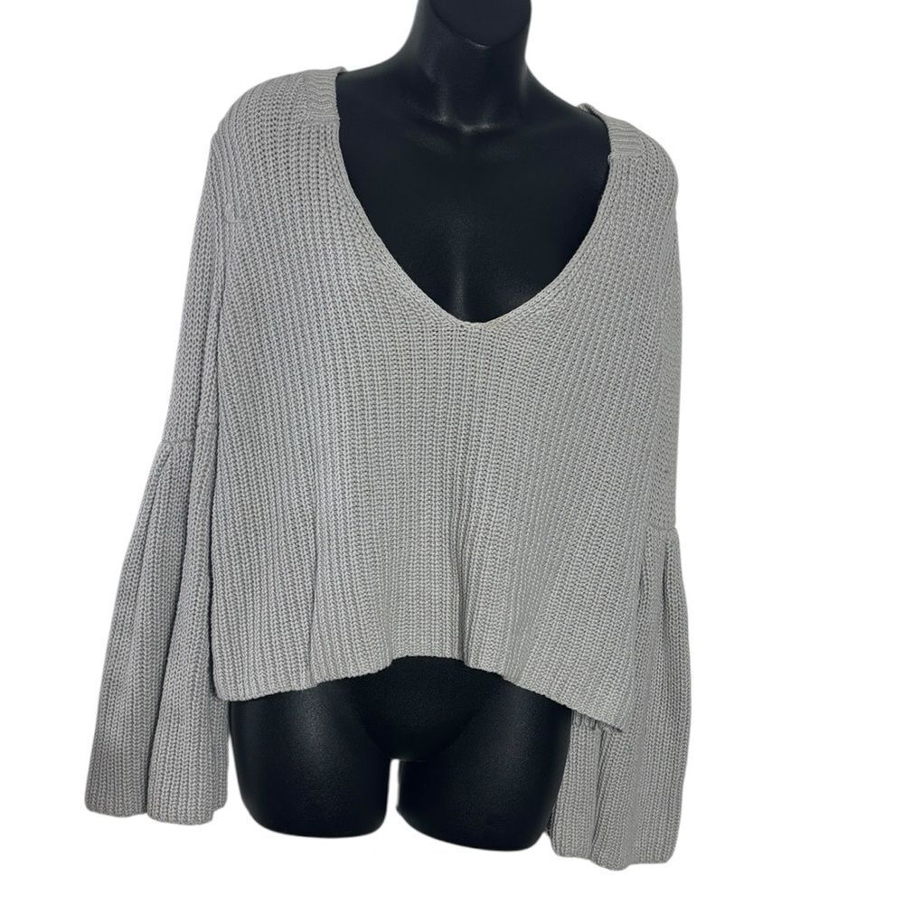 Free people women’s medium damsel bell sleeve sweater knit grey v neck